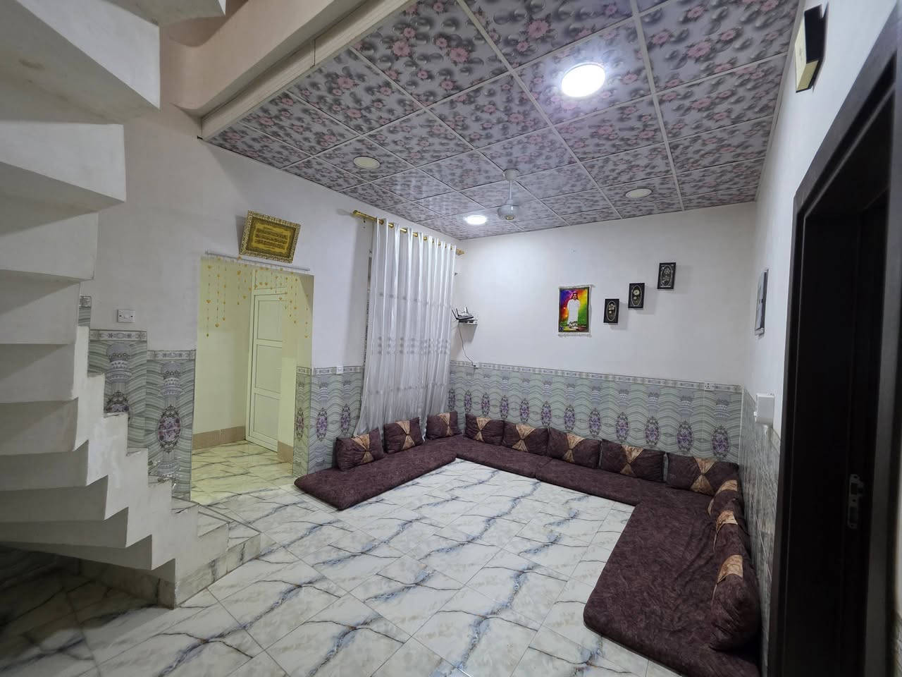 السلام عليكم بيت زراعي 200 متر مسجل للبيع
الموقع.واحد حزيران تقاطع حصو ورمل مقابل مدرسة الرييع قريب على الشارع 
بناء حديث فول 
السعر 92 
***********
