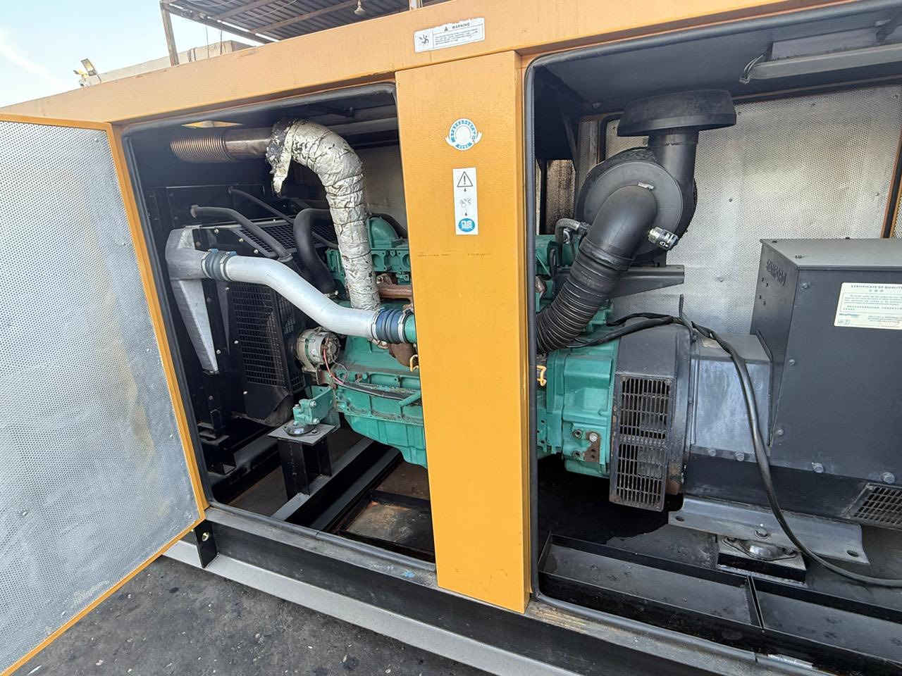 السلام عليكم 
فالفو بيتنا 6 سلندر سوبر 
‏200kva 
ساعات العمل اقل 300 ساعه 
نظام اوتو حمايه فول اوتماتيك
وضع بلاد شركة  
أربيل صناعه جنوبيه فرع الاول 
نظام اوتو حمايه فول اوتماتيك
وضع بلاد شركة  
🚚يوجد توصيل الى جميع المحافظات وبضمان🚚
🚚كياندن هةية بو هةموو شاركان بةكرينتى🚚
 للاستفسار: ابو علي 
***********
***********
***********
