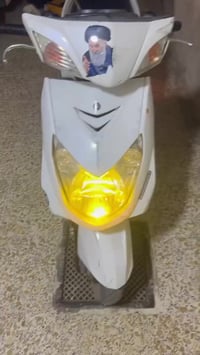 الطيبين دراجه سكنس للبيع الدراجه فول نطيفه  بيهااااا كسر بل كفر لامامي...