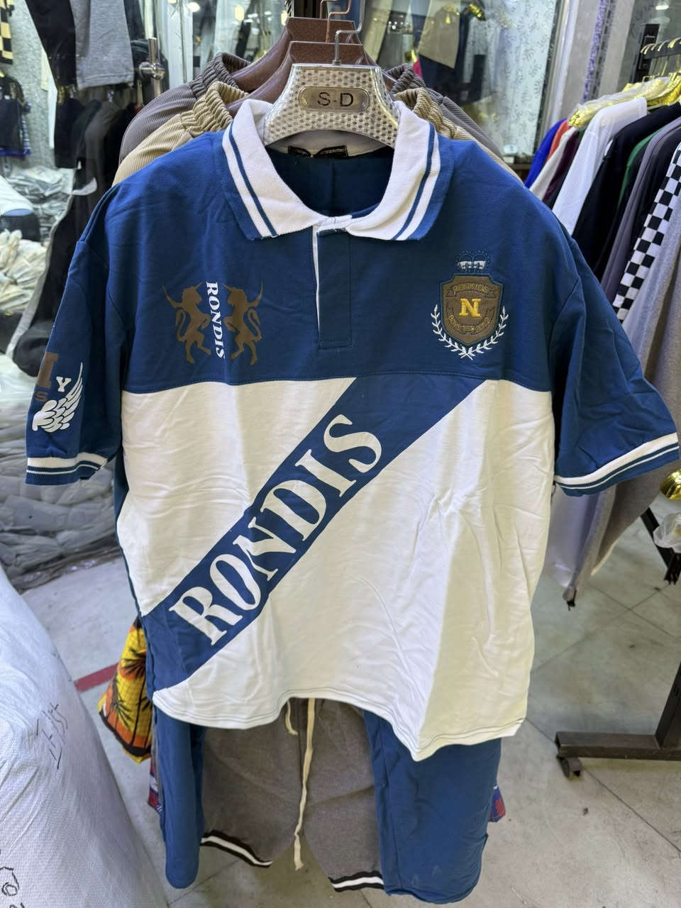 محلات احمد الحنين للالبسة الجاهزه
وصل حديثا 
تراك صيني درجه اولى 
خامه قطني ١٠٠%
قياس هاف رسمي M L XL XXL 
كل موديل ٦ الوان 

عنوان شورجه عمارة الرصافي ٢ السرداب اول محل يمنه ***********
