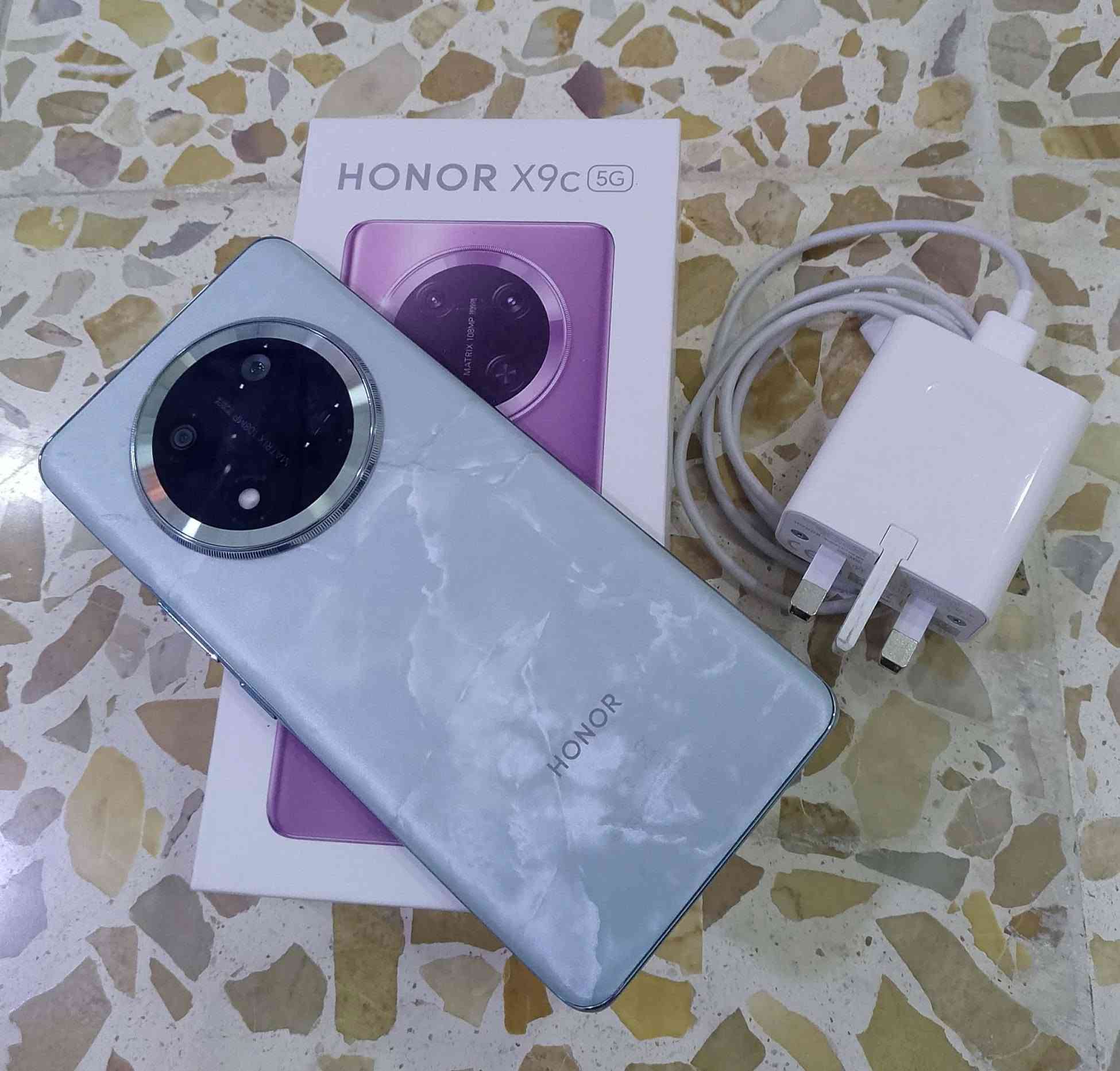 هونر x9c للبيع جديد
مع شاحنه 66 واط +باكيت

بطاريه 6600 🔋

سعر 345
***********
