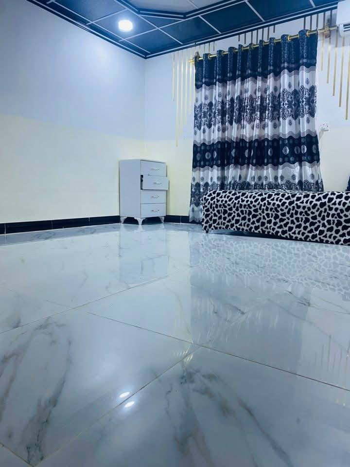 السلام عليكم
دار معروض للبيع
في حي الربيع قرب المستوصف
مساحة الدار 275 متر 
سند سهم 
يتكون غرفتين نوم وهول واستقبال 
⬇️⬇️⬇️⬇️
السعر اتصل على الرقم ***********
