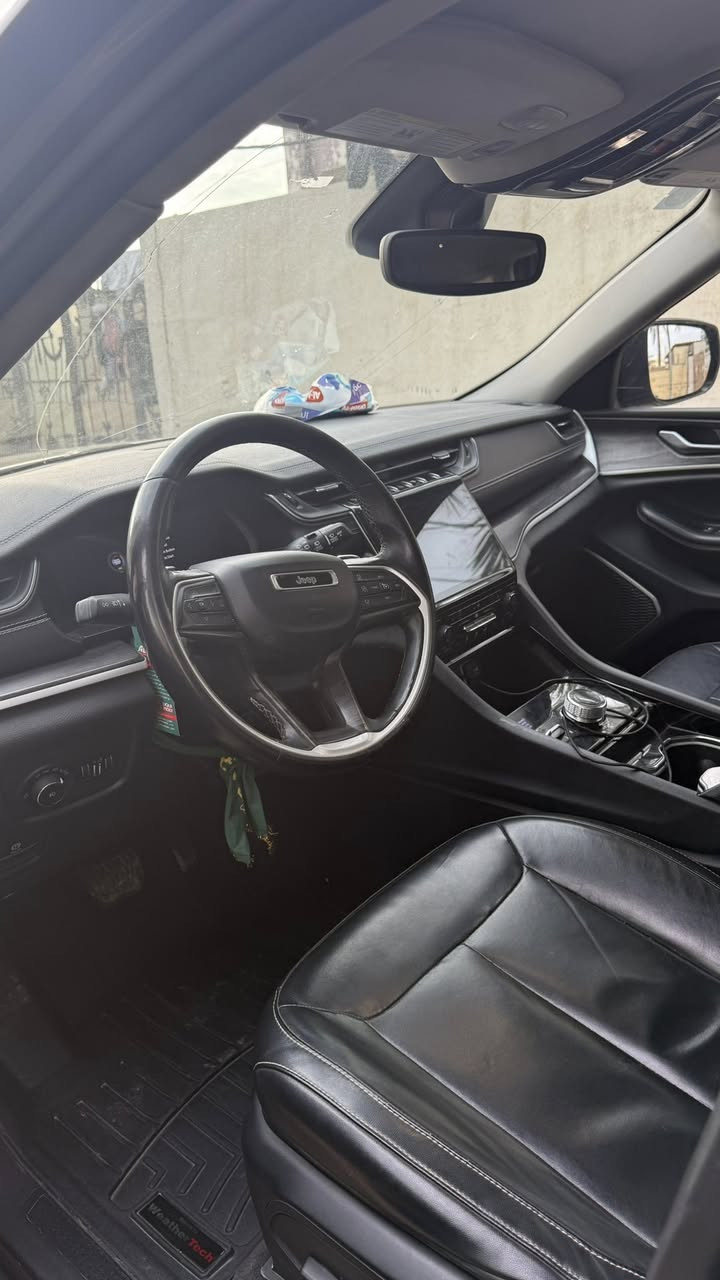 جيب شيروكي لمتد
موديل ٢٢

فول ما عدة الفتحه السيارة 

مواصفاته رادار امامي 

فور ويل 

تدفه الكشنات 

٧ راكب 

توقف ذاتي عند الرجوع 

سيارة حادثها سرقه ما بيها صبغ 

جاهزة 

السعر ٢٥٥ 

***********
