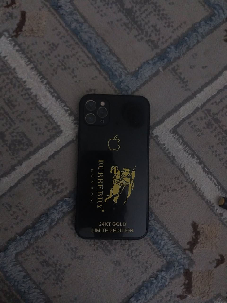 هذا جهاز قنبله
11برو ماكس 
ذاكره ٢٥٦
بطاريه ٨٥
جهاز كلش يخبل صراحه 
مبدل فقط شاشه تفصيخ وانطيك بيها ضمان 
وعوزه فقط ضهر 
صرف شحن يوم كامل  
جهاز يخبل كلش 
سعره ٢٦٠ وبي مجال 
مكان كراده 
الرقم ***********
