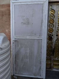 باب المنيوم • قفل