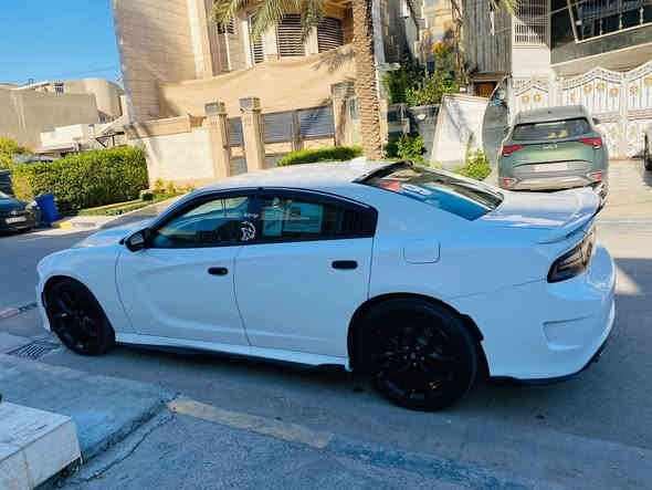 السلام عليكم جارجر موديل 19 اصل بيه قطعتي صبغ تو ويل ماشيه 84 حقيقي سياره كير ومكينه وصدر كله جديد رقم بغداد بسمي تحول ثاني سونر مرفق يوم مكان السياره بغداد السعر 177 وبيه مجال 
***********
