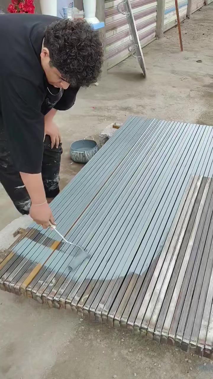 ***********جواد للبيع الحديد من اليمين الاصلي اذا مو من اليمين يرجع نفس السياره جادر الشيخ الاصلي مبطن توصيل الباب البيت موجود اذا مو الاصلي يرجع جادر الحديد والقماش باداره سالم الطباخ
