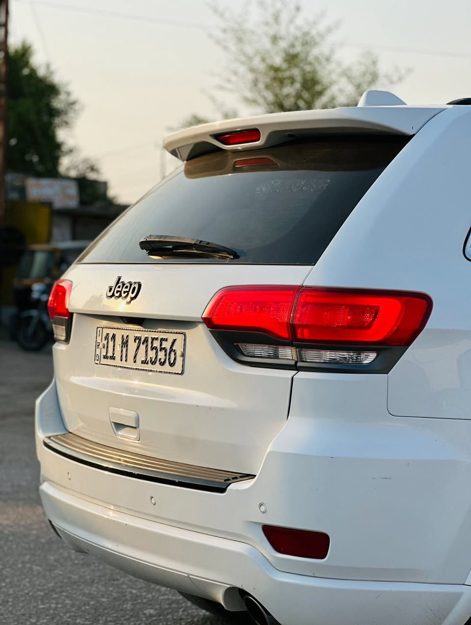 السلام عليكم للبيع جيب كراند شيروكي موديل 15 كير كهربائي 
طياره جنطه كهربائيه إشاره ترحيب ومواصفاتها معروفه تبريد ثلج السياره ماشيه 147 سياره حادثها بجم السياره مصروف عليها وكاعده حلوه مال جناي ترايك للبصره شرط وحادثه وسونار موجود بالصور السعر 190 وبيها مجال قليل للشراي مكاني بابل ***********
