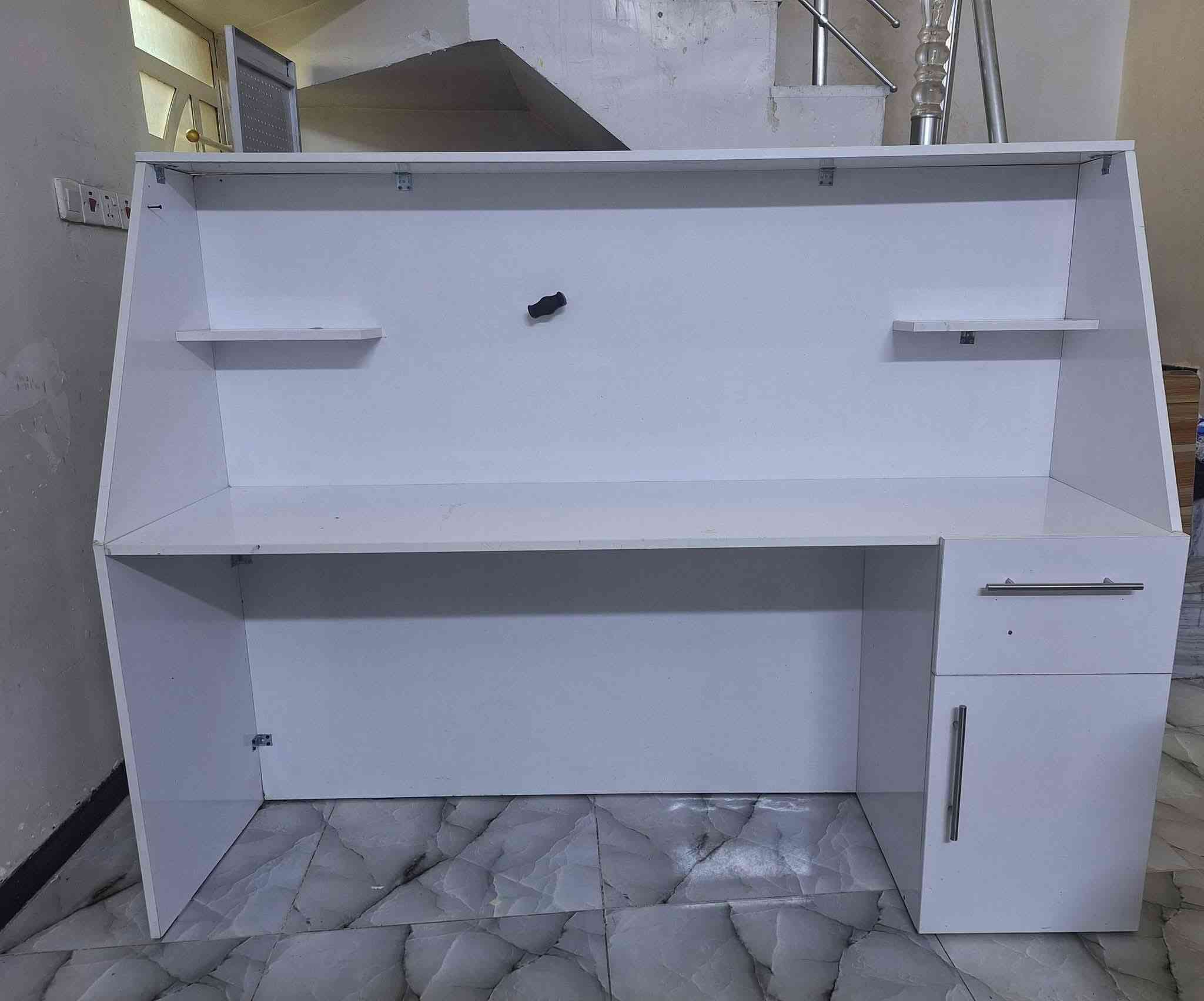 ميز صيانه للبيع  200 الف نظيف جداً للاستفسار واتس اب او اتصال ***********
