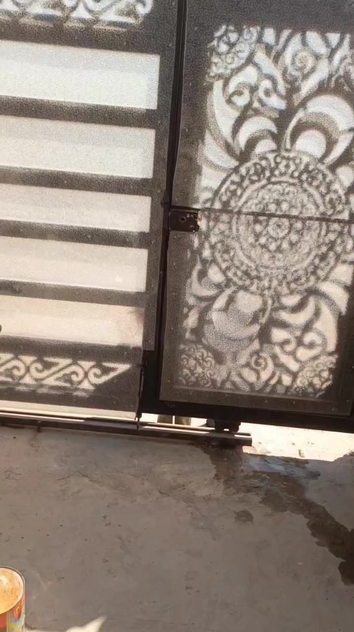 مشتمل للبيع مساحه 150 متر بناء جديد في منطقه ل1000 غريب عل مدرسه صينيه  .  نقص بيتونه. طبيك ارضيه .للعلم بناء درجه اولى.سعر.55   وبي مجال . ***********
