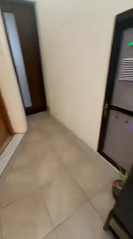 سلام عليكم
بعد التحيه الطيبه دار للبيع مساحة الدار 60 م 
ثلاث طوابق سنة البناء 2025 🏠
عنوان الدار الاعظميه خدمي السريع 
عرض الشارع 7 م
الطابق الارضي 
طرمه 
مدخلين 
استقبال معزول 
مطبخ 
منور خدمات 
غرفة نوم 🛏️
::::::
الطابق الاول 
غرفتين نوم 
خدمات منور 
باركون حولي 
ملاحظه (غرفه ماستر ) 
الطابق الاخير 
غرفة نوم 
خدمات 
منور 
حولي 
سطح 
البناء ديلوكس من ارقى مناشأ🇪🇸
للاستفسار /*********** سيف
