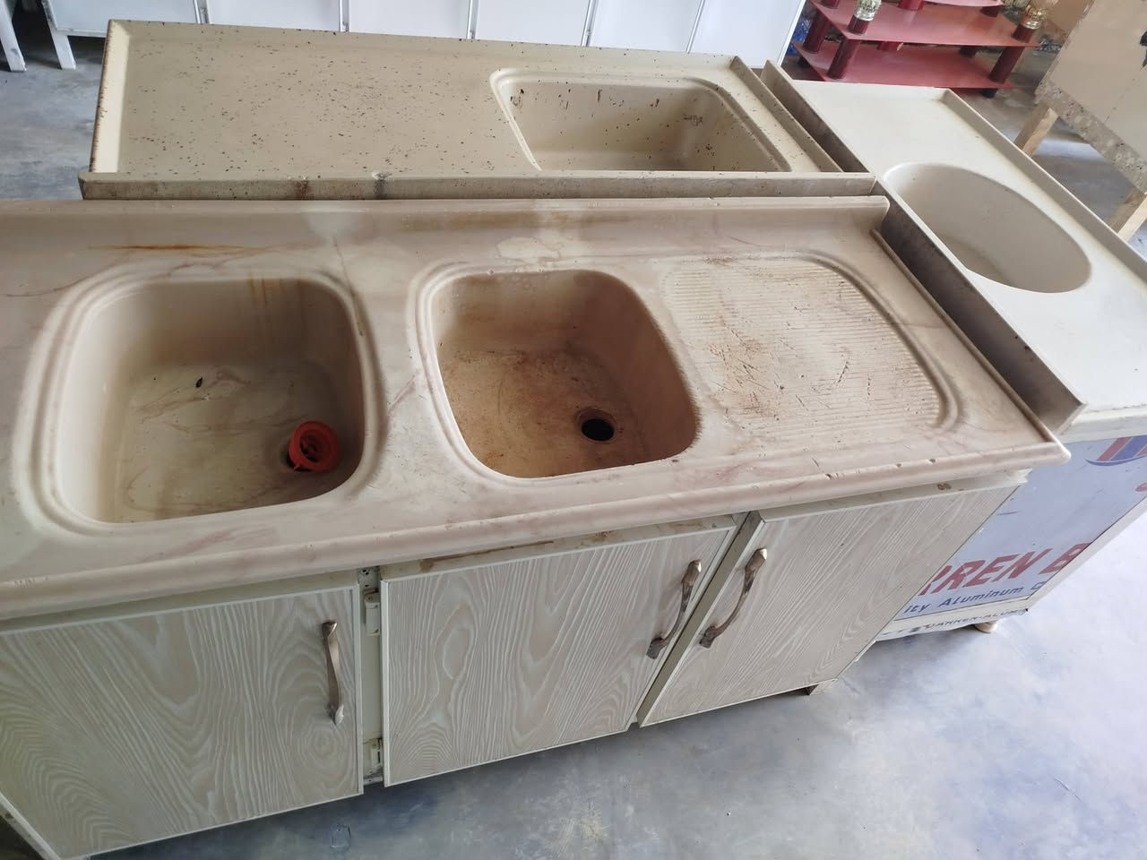 توفر سنكات مستعمل للبيع بقياس 1.10و1.30 و1.50 مرمر حطاطه درجة اولى الثقيل باسعار مناسبة 
العنوان: بلدروز مقابيل مدرسة الثقافة مجاور انفنتي مول 
للاستفسار:***********/***********
