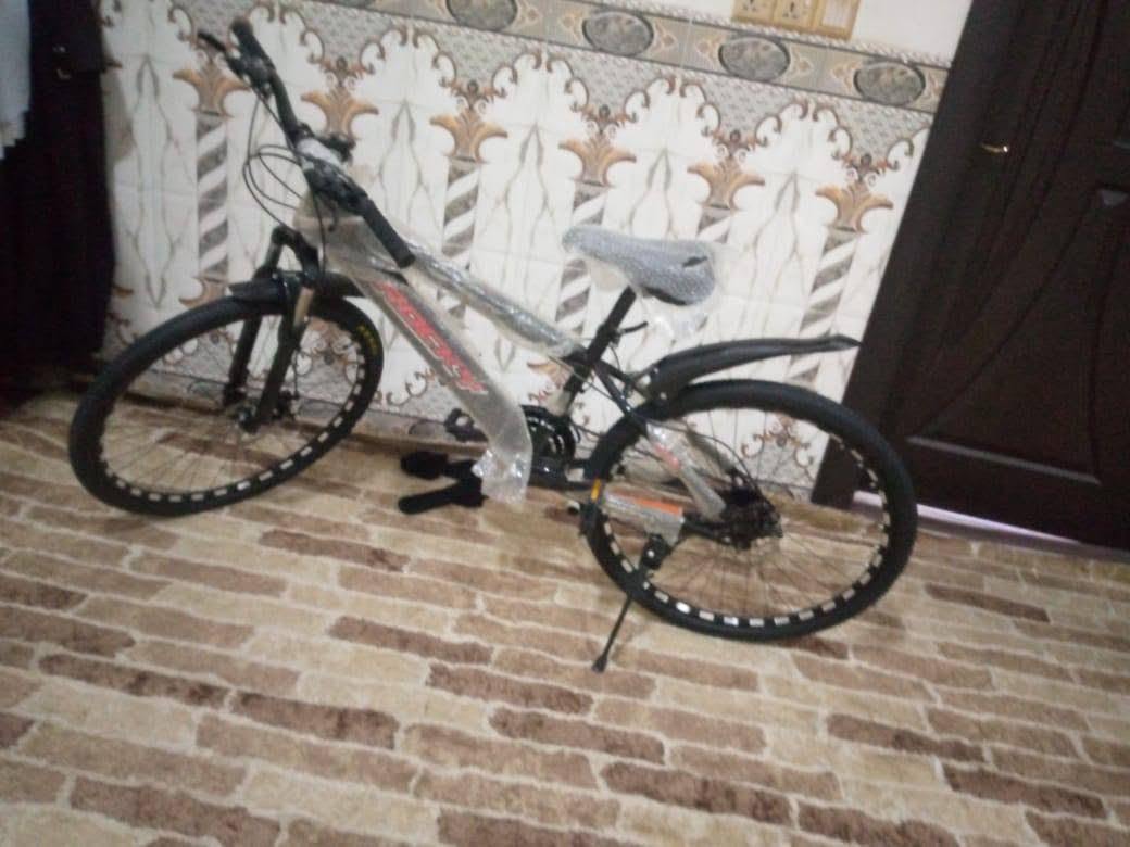 مكلف بالنشر..بايسكل حجم ٢٦ للبيع.. جديد ما مستعمل ٢ بريك أمامي ابريك خلفي ثنينهم دسك.. كير عگرب دبلات بايسكل فول 
.. ابيع جديد.. بايسكل هديه صاحبه يبيعه اليعرف سعر الجديد يذكر بالتعليق. والشراي يتصل ***********
