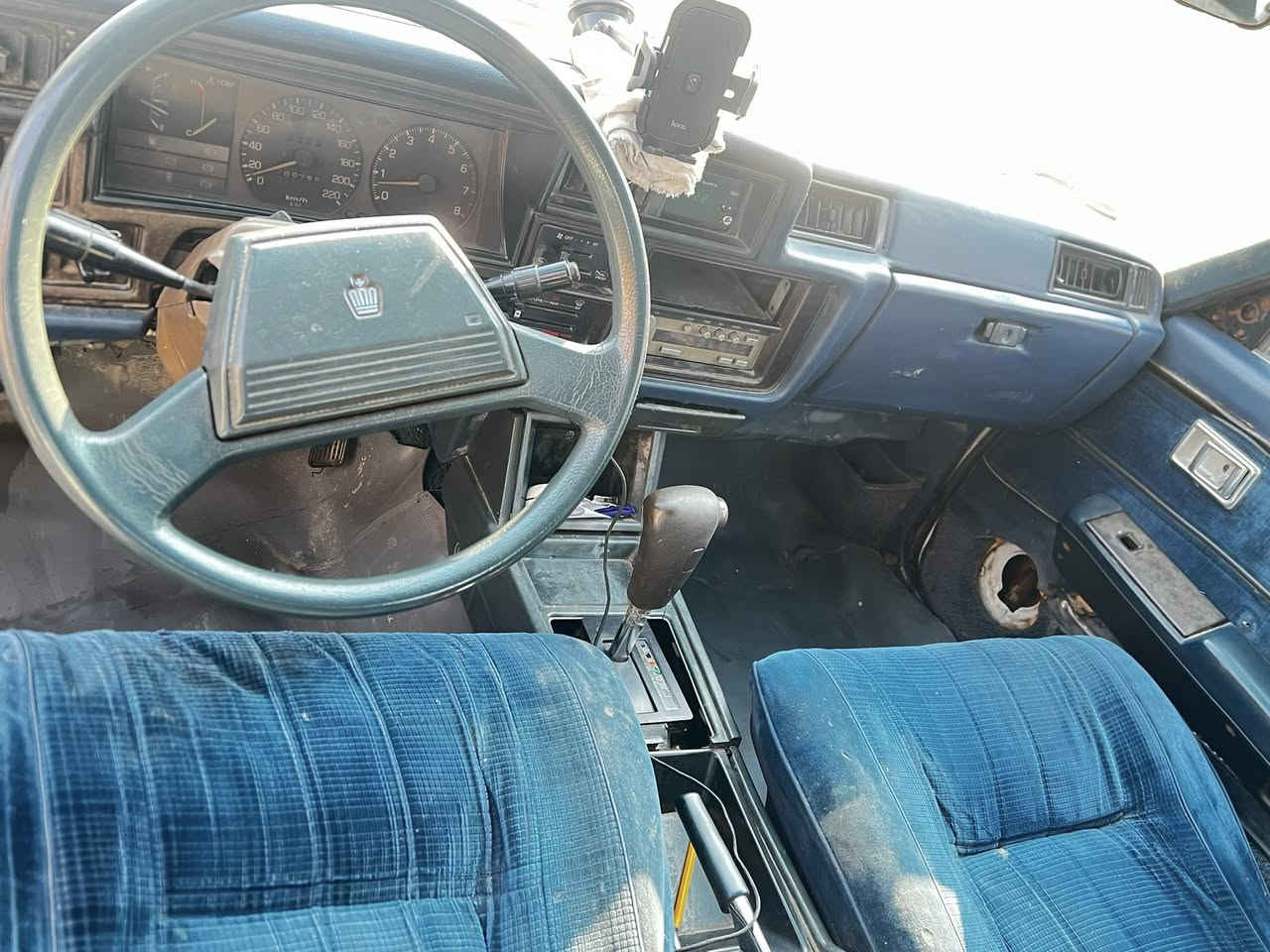 سلام عليكم جمعه مباركه على الجميع 
سوبر كراون للبيع موديل 82 
سياره نضيفه كير ومكينه خير من الله 
محرك ونجي صدر امامي خلفي نضيف 
رقم بغداد إنكليزي 
سنويه الحد نهايه 2030 
مكان السياره بغداد 
السعر 40وبيها محال 
***********
