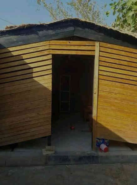 بسم الله الرحمن الرحيم اسعد الله اوقاتكم احبتي يتوفر لدينا بيت للبيع طابو زراعي عراقي تحويل مساحة 500 متر البيت قاطين يتكون من 4 غرف وديوان وصاله ومطبخ صحيات كراج وحديقة عنوان البصره ابو الخصيب مقابيل حي بغداد السعر 230 ***********.      ***********
