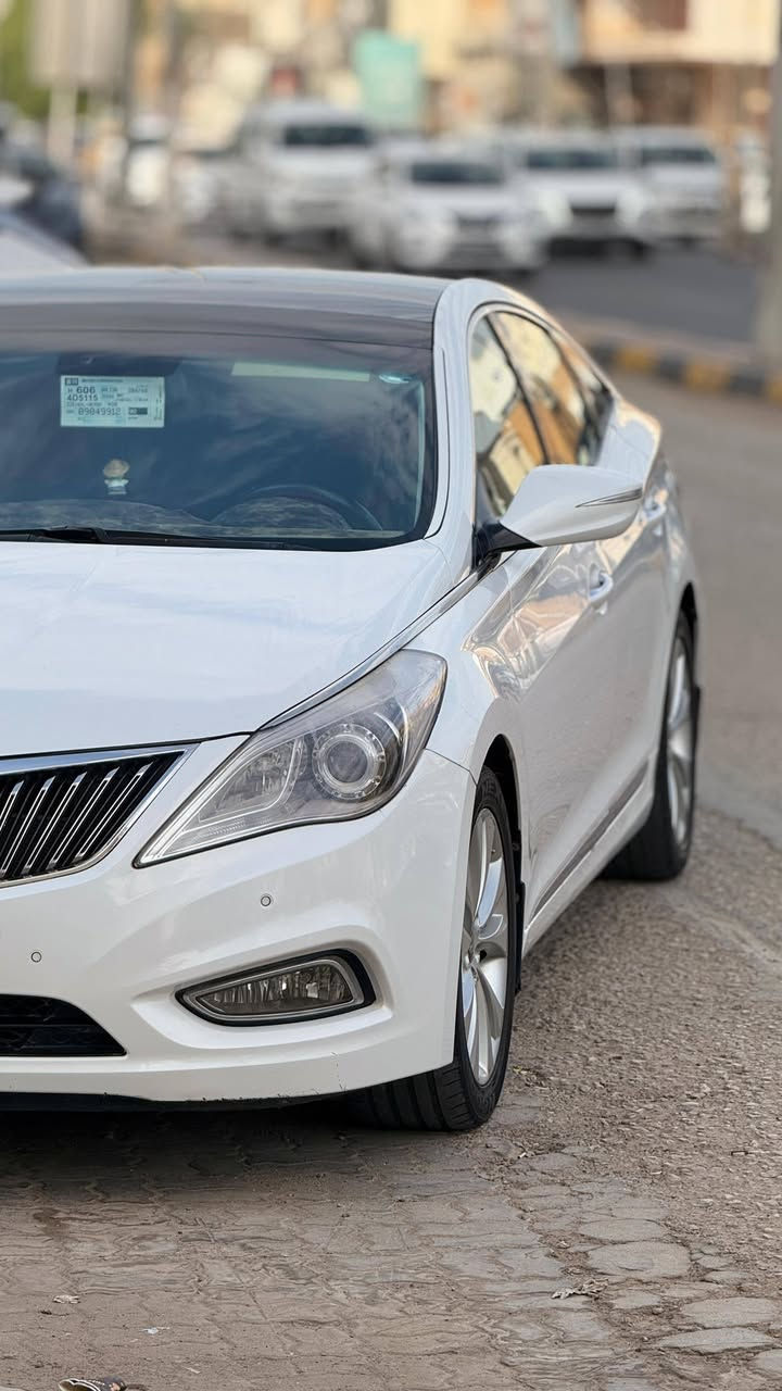 هونداي ازيره خليجي موديل 2012
كفاله عامه من الصبغ والتبديل 
فول vip
- محرك 6 سلندر 
- اللون ابيض صدفي 
- رقم اربيل دولي جديد
- مقاعد جلد اسود نضيف 
- دوشمة مقاعد  
المواصفات:
- بانوراما + فتحه
- بصمه ابواب
- حساسات خلفية 
- حساسات امامية 
- مراية شفط وتحكمات للمراية
- مراية ترحيب 
- تحكمات بلكشنات كهربائي 
- بردة خلفية كهربائية 
- بردات ابواب الجانبية الخلفية 
- تحكمات ستيرن 
- مثبت سرعة 
- تبريد السيارة ثلج
- تبريد قطعتين
- منفذ شحن امامي
- منفذ شحن خلفي 
- الحداية جيدة جداً
- ويل 18
- لايت زنون 
- عدسات لد 
- جام كهرباء اوتو
- السياره جديده مثل ماكدامكم 
- جاهزة بدون اي نقص  
- شغل وافتر العراق كله 
- ⁠ثلاجه 
- ⁠سايد بريك بصمه +اوتو هولد
السيارة جديده ومصروف عليه
سعر السيارة115ورقة وبيه مجال 
مكانة النجف الاشرف 
رقم تلفون 📞 
***********
