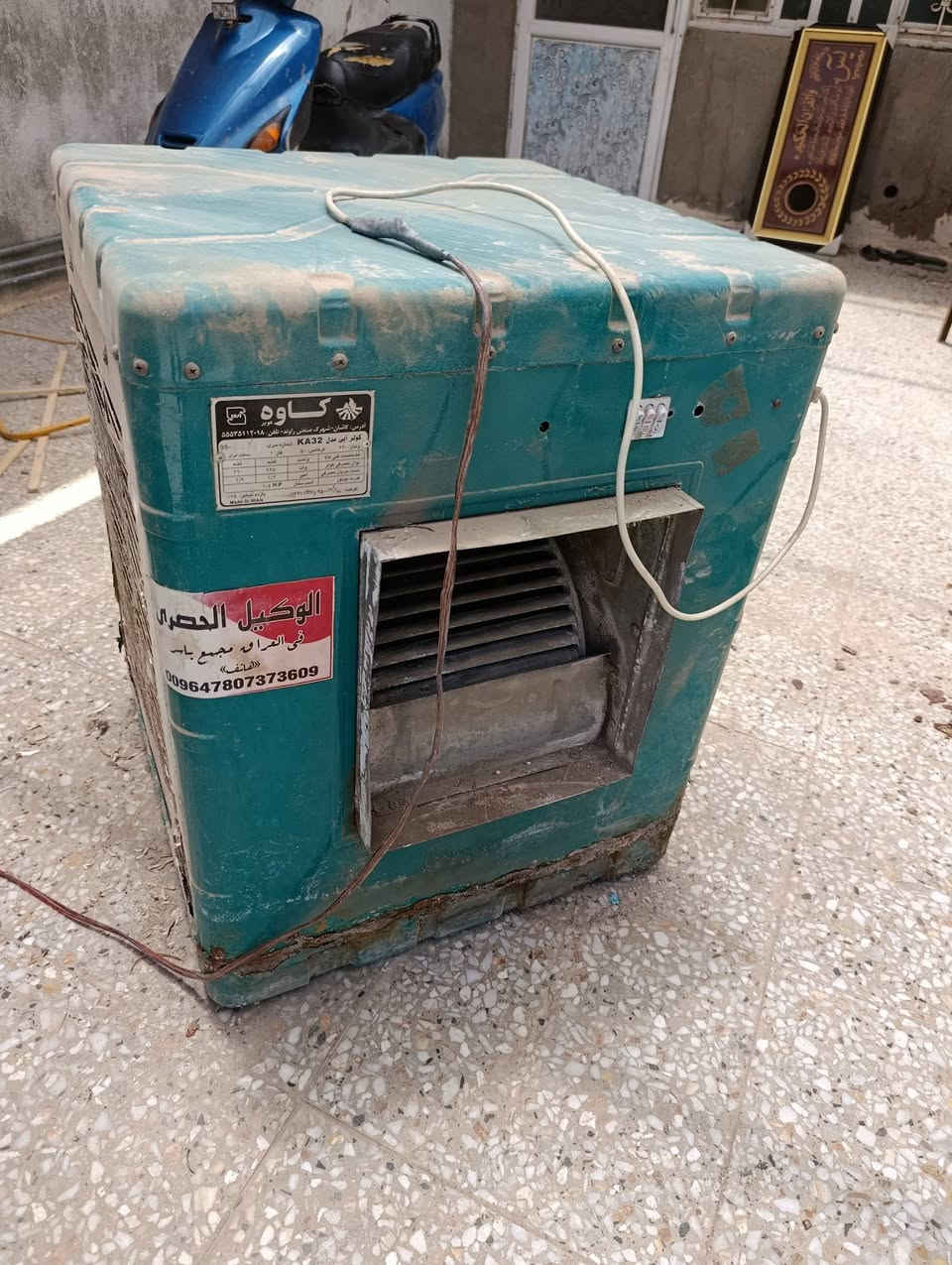 مبردات 2 حجم وسط شغالات 
وحده نضيفة سعرها 50 
الثانيه بيها باب تعبان قفلها 40 
ميز مبرده حديد عدد 3 سعرهن 20 
مكان الديوانيه مركز 
*********** واتساب فقط
