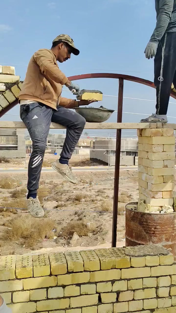 السلام عليكم خلفة بناء عمل درجه اولى  كادر كامل نشتغل قطعي وبليوميه مكاني كربلاء ***********
