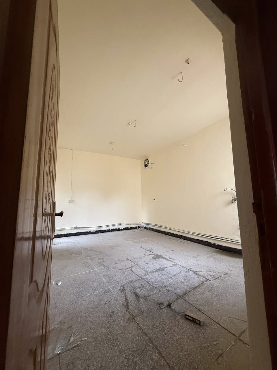 🏡دار للأيجار 🏡.        تجاري    او   سكني
المساحة ::     320 متر 

📍الموقع الدار : ابي غرق حي الشرطه على الشارع العام مباشر 

🚫الطابق الاول :: مطبخ / صاله / هول / غرفة عدد 2 / صحيات داخليه وخارجيه / كراج / حديقه / مخزن 

🚫الطابق الثاني : غرفة 
————————————————-
للاستفسار مراسلة الصفحه 
او الاتصال على الارقام 
 0️⃣7️⃣7️⃣2️⃣6️⃣9️⃣9️⃣8️⃣2️⃣9️⃣2️⃣
                   سيد محمد الحلو 
 0️⃣7️⃣8️⃣1️⃣0️⃣8️⃣4️⃣8️⃣3️⃣0️⃣3️⃣
———————————————— 
                
                     القلم للعقار
📍 عنوان المكتب - ابي غرق - حي الحسين - قرب مشروع الماء
