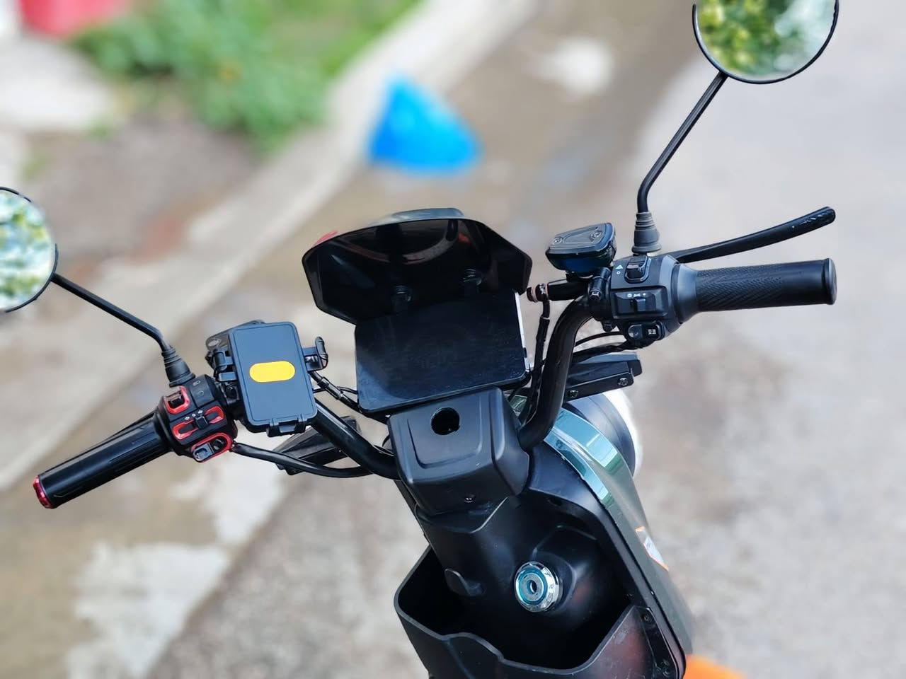 للبيع
دراجة شحن نوع X900 من شركةAPk
بطاريات عدد5 لكل بطارية 12فولت 25امبير
ملف 1500حقيقي 
بريك امامي خلفي هايدروليك
شاشة سمارت تحدد جميع العطلات ونسبة الشحن والسرعة 
عقل جوكر رياضي 
سرعة 75حقيقي
تمشيك مسافة 55 كيلو حقيقي
الدراجة مبدل سكليتر فقط شكو قطعة بل دراجة بلادي
الدراجة مستخدمة 2 شهر 
السعر 550 الف وبيه مجال 
مكاني بغداد الدورة الطعمة
لل أستفسار ***********
