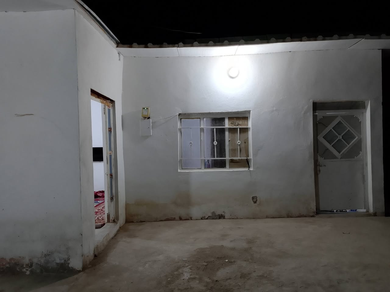 بيت للبيع كوت حي الجوادين المساحة 200مترشارع رئيسي قريب عله المدرسه والمستوسف التواصل خاص اوعله هاذالرقم***********
