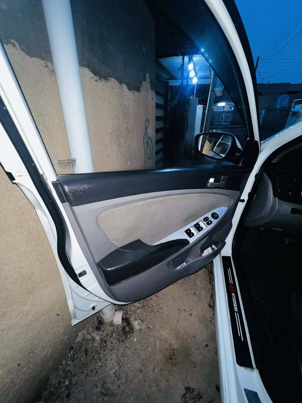 اكسنت ٢٠١٣خليجي ولا قطعه صبغ سونارها موجود تخم تاير رقم بغداد بسمي تحويل اي وقت رقمي ***********/*********** اتصل واني حاضر
