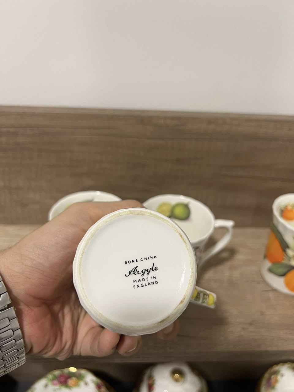 6 أكواب شاي/قهوة أصلية من Argyle Bone China
صناعة إنكليزية 🇬🇧�بورسلين فاخر (Bone China) بنقوش فواكه جميلة ومميزة 🍋🍊�حالة ممتازة وخالية من الكسر أو الشرخ.
مناسبة للاستخدام اليومي أو للديكور وجمع التحف.
للاستفسار راسلني خاص .


**إذا كنت صاحب هذا الإعلان وتريد حذفه لأي سبب، رجاءا أرسل رسالة إلى الدعم الفني**