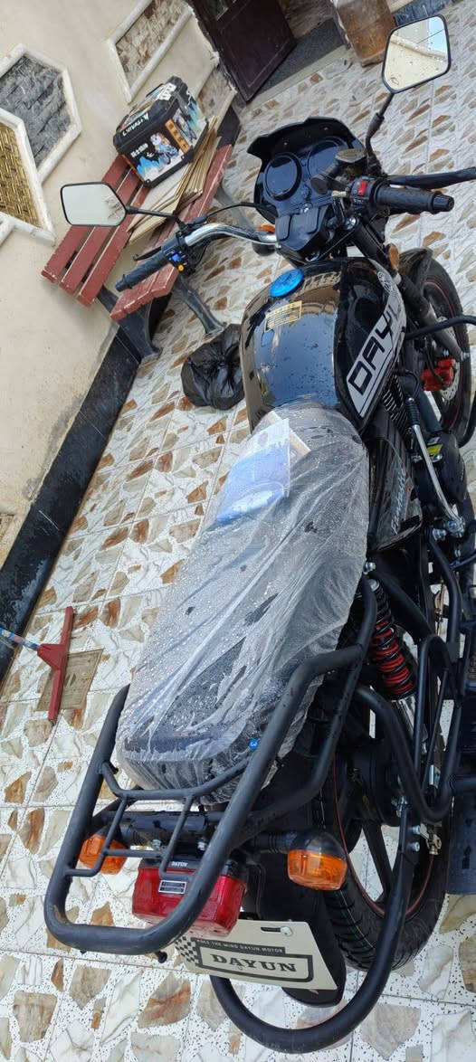 السلام عليكم دايون 25 دراجه زيرو زيرو زيرو صارله 8ايام  مكاني الخالص السعر 1400وبيها مجال الشراي يتصل***********اوراق سكنر
