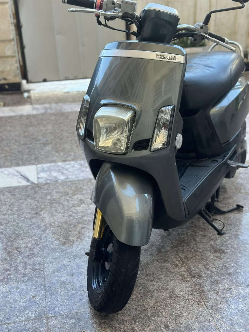 بوليس مصطره للبيع صالها سبوعين من طالعه من الحاويه بيها تزويد اصلي دبلات امامي دبل خلفي يدات بريك سكليتر شيال كلج خلفي وامامي دراجه مكفوله مكاني حي اور سعر خاص ***********
