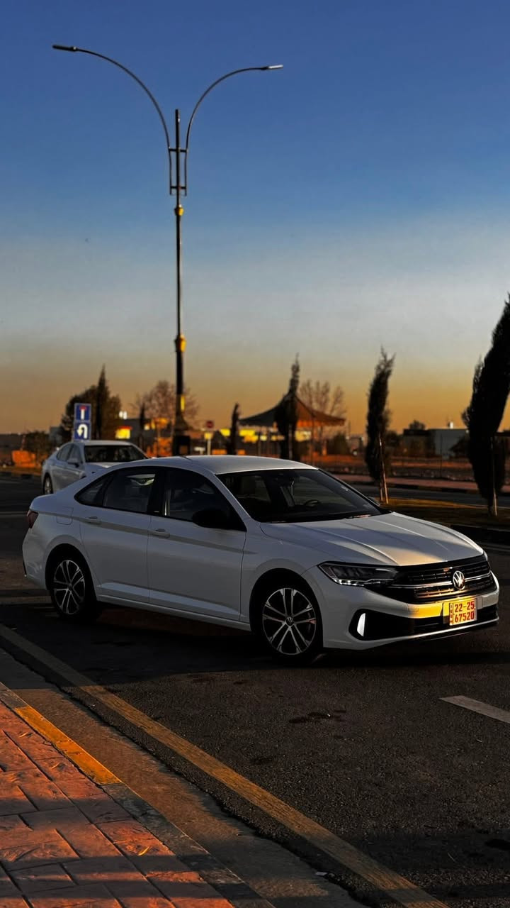 السلام عليكم سيارة جيتا 2024 فئة sport 

فئة sport مواصفاتها معرفه 

رقم  الشاصي 3vwbm7bu4rm042345.  

الضرر كفله بسيطه في الجاملغ اليسار فقط بدون دواخل بدون ايرباكات

 الممشى 22000 ميل 

 السيارة بدون رقم تترقم شمال كاتي 

ألون ابيضّ 

مكان السياره موصل سيدين الرفاق قرب جامع الروضه المحمديه 

السعر جداً بسيط 

للطلب والاستفسار اتصل ***********
