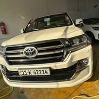 لاندكروز ٢٠١٩ساز باب اول دبل كرسي كهرباء كشن سائق ٣وضعيات ٣شاشات صندوق...