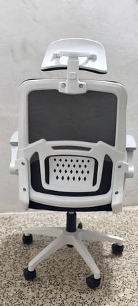 كرسي كيمنك مريح بعدو زيرو +ميز بعدو مامستخدم ميز فصال مو جهاز ميز خشبو...