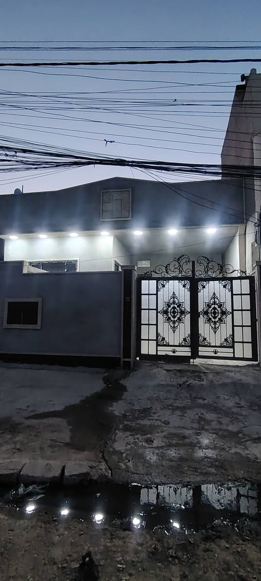عقارات الهاشمي حي القوسيات 
بيت للبيع خلف مطعم زقوره البيت كامل المساحه 220 متر السعر 65 مليون وبي مجال
 الاستفسار على الرقم
***********
***********
