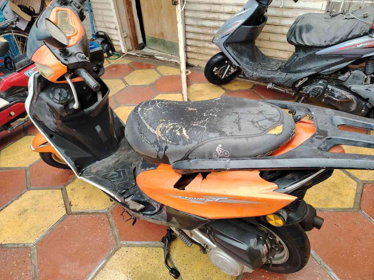 سكنس صيني شلعتهة حلوة كلشي شغال بيها السعر 250 وبيها مجال للاستفسار *********** بغداد الجديدة
