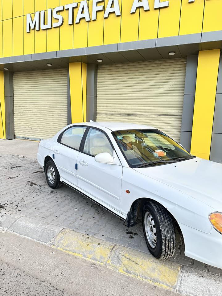 السلام عليكم 
سونات منغولي موديل 2000   محرك 2000 
كير ومحرك شرط كير عادي تبريد تدفئه شرط ويه السويچ
تخم تاير جديد كهربائيات كلها شغاله اربع جوم تشتغل 
مصبوغه حزام سياره مال جناي 
رقم انبار مشروع وطني باسمي 
السعر 53وبيها مجال مكاني صلاح الدين 
للتواصل ***********
