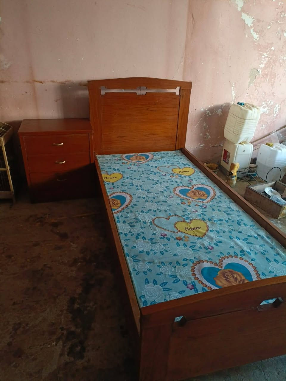 كنتور 4بوب شغل حطاطه مقطع من الداخل السعر 210.
كنتور 3ابواب صاج السعر 150
كنتور بابين شغل جطاطه السعر 110.
سرير نفر صاج بورمي. مع كومدي 150.
كرويتات مع الدوشك والفرش والكوشات السعر 180.
للاستفسار خاص او التواصل عبر الرقم
***********. فلوجه حي المعلمين
