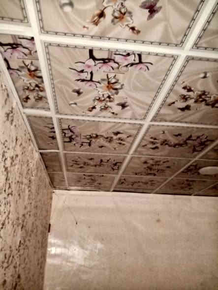 سلام عليكم سندويش وباب غرافه خشب جديده وسقوف ثانويه جديد  باب حمام البيع بكاني زعفرانيه رقم ***********
