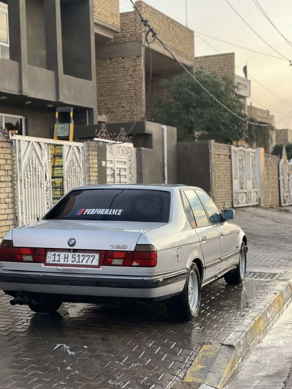 سلام عليكم للبيع فقط 
سعرها 63 
بي ام 730i/v8
موديل 92 
سياره مصبوغه عام بدون ضربه 
مابيه اي نقص 
صدر خلفي امامي جديد
تبريد شغال 
مكينه وكير جدد
دبل جام 
دبل سويج 
منضومه ماء راديتر زيتي 
رقم بغداد شرط تحويل 
عبوه بانزين جديد
نافضه نفض للاخير
سعر 63 وبيها مجال بسيط 
عنواني كوت مركز مدينه 
*********** 
***********
