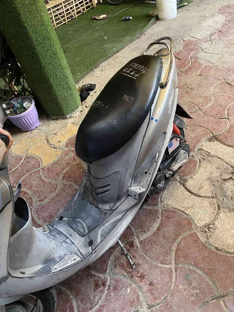 سلام عليكم دراجه ماكس منغولي دراجه خيرر من الله نضيفه سلف نكره مكينه ما مفتوحه وناعمه وكلشي شغال بيها سعر550 وبيها مجال حك جيه مكاني بلديات ضباط توصل ***********
