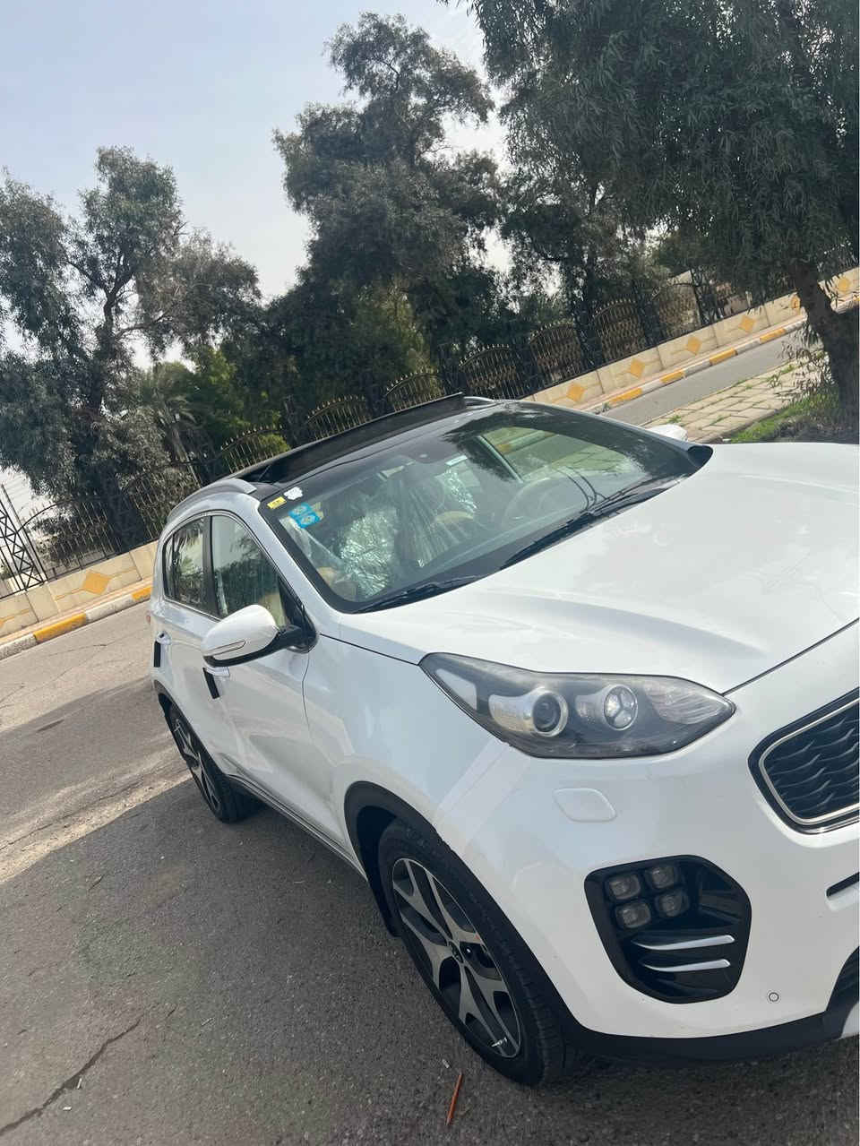 سلام عليكم
سبورتج جيتي لاين 
مديل ٢٠١٩
ماشيه ٦٠ 
فول موصفات 
اعلى فئة 
صندوق كهرباء 
كراسي كهرباء 
بنوراما 
تبريد بيانو 
كشن حار بارد 
انظمه قياده 
سياره حلوه وجديده. مناقصه شي 
بيه هواي موصفات معروفه موصفات ال جيتي لاين 
كفاله من صبغ والتبديل. كير مكينه كفاله. 
بيه ٣اماكن  بيدي ار رصعات. وساحبهن  
 السعر ١٩٩$ 
وبيه مجال بسيط جدا 

مكان مصفى الدوره 
*********** بغداد, العراق
