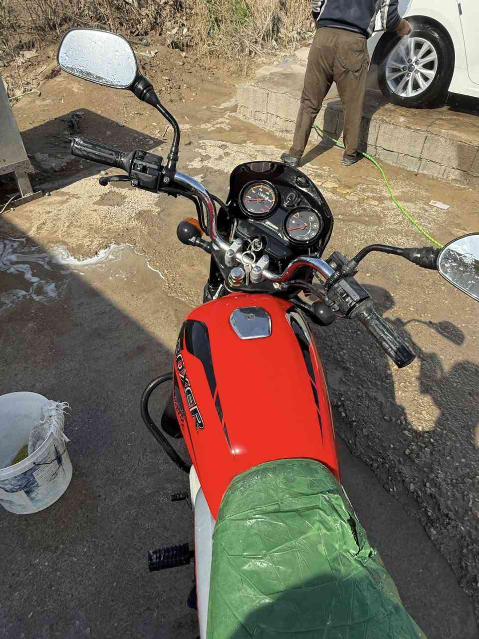 السلام عليكم دراجه بوكسر 2023 اوراق اصولي شركة المصطفى التانكي ولكشن شخط ما مشخوطات بعدهن بحلت الوكاله الدراجه ماشيه 17 حقيقي على ايدي الدراجه من جبته لحد الان منل شغل للبيت على كد الشغل الله شاهد 
السعر مليونين و200   💸💸
الرقم 📞 *********** 
العنوان📍واسط قضاء العزيزية
