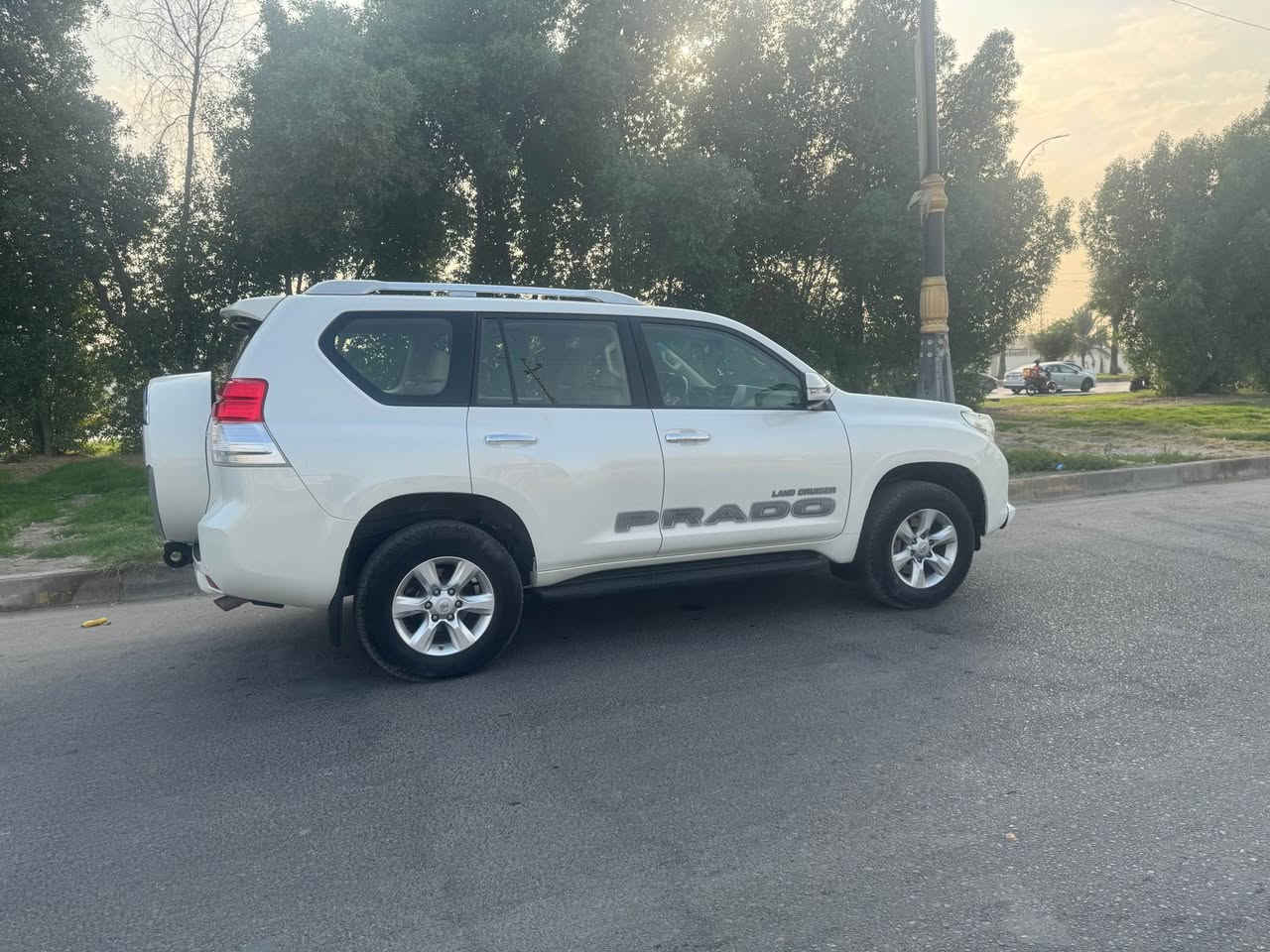 السلام عليكم 
برادو موديل 2013 TXL 
6 سلندر 4000 
كامرة وحساس خلفي 
رقم بغداد 
مكان السيارة كربلاء 
السعر 300 
رقم الهاتف :*********** كربلاء, العراق
