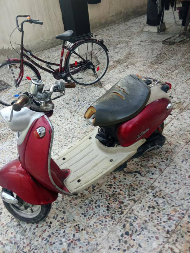 السلام عليكم دراجه عبد الحليم جديده  كلاسيك 60 لون حمراء داخل كريمي السعر200 بها مجال هذا هو الرقم الهاتف***********
