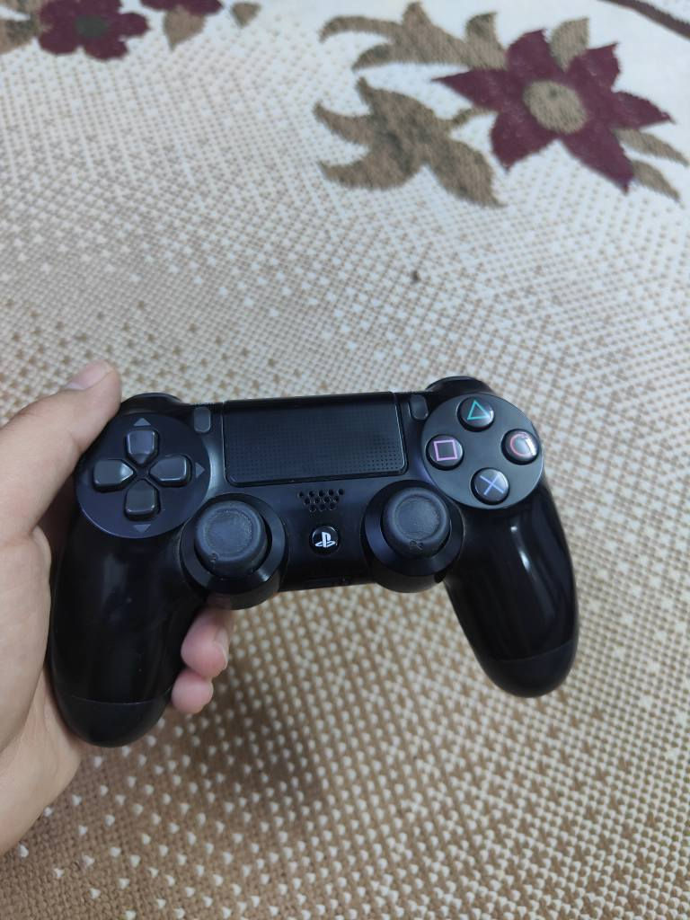 ابلي ٤ برو كلش نظيف موجود بيه ضمان الشركة.
ذاكرته 1T.
يدعم 4k.
يجي وياه ٢ جوستك اصليات.

ويجي وياه حساب بيه اكثر من ٨٠٠لعبة موجودة صور للالعاب الي بالحساب بالتعليقات.

ملاحظة يجي وياه حساب بيه اللعاب هواي مو حساب وهمي حساب اصلي ما يروح،الجهاز ليس مهكر او هيج شي الجهاز ابلادي من الشركة ويدعم اون لاين. عمارة, ميسان


**إذا كنت صاحب هذا الإعلان وتريد حذفه لأي سبب، رجاءا أرسل رسالة إلى الدعم الفني**