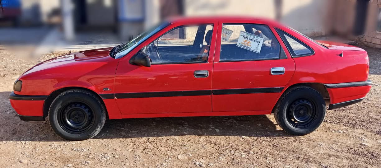 سلام عليكم للبيع اوبل فكترا رقم جديد سنويه بسمي تايرات جدد  گير عادي  محرك خير من الله  موديل 1992 رقم الهاتف ***********
