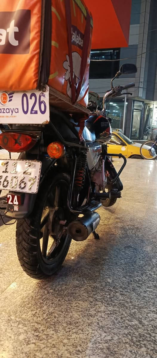 السلام عليكم دراجة بوكسر مرقم بغداد ب اسمي تحويل ثاني يوم للبيع موديل 23 نازلة ب نهاية ال 24 ماشية 15الف 
مجفتة تجفيت شركة ومرة وحدة فاتح المكينة وتجفيت شركة و ع الفحص وجيب وياك 100 فيتر وافحص ع راحتك
الدراجة شلعة ومعدل خير من الله 
السعر مليونين و 250 وبيه مجال بسيط حك جيتك(2200)
مكاني بغداد الحرية
للاستفسار
***********
***********
