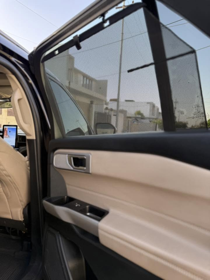 فورد اكسبلورر Limited 2023
داخل بيجي وبانوراما وشاشه كبيره ودبل اكسل اعلي فئه  و (28 ميل )✅ممشي فقط
مرقمها قبل شهر وهزه جديده 
السياره عليها تحديث كير ومحرك وشاشه والعدادات وضافات من الشركه + 2026
بوليش عام وتخم 4 اطارات جديده 
وضربتها 2 باب سكن صبغ
وحافه البنيد فقط صبغ اقل من الربع 
ايرباكات استيرن وتكمه و كلها راجعه سستم بلادي
كما موضح بالصور فقط
255 ✅ومجال قليل 

محرك 2.3 EcoBoost تيربو 300 hp
قير أوتوماتيك 10 سرعات
دفع رباعي AWD
3 صفوف مقاعد / 6 مقاعد
المواصفات:
بردات خلفيه بلاديه 
وليد ابواب
• شاشة وسطية كبيرة
• عدادات رقمية
• مقاعد جلد فاخرة
• تبريد وتدفئة للمقاعد الأمامية
• تدفئة المقود (الستيرن)
• مقاعد كهربائية مع ذاكرة حفظ
• تشغيل بصمة ودخول ذكي
• تشغيل عن بعد من السويج
• فتح وغلق الجامات من السويج
• فتحة سقف بانوراما
• نظام صوت B&O Bang & Olufsen
• Apple CarPlay و Android Auto
• شاحن لاسلكي
• باب خلفي كهربائي
• مقاعد الصف الثالث كهربائية (فتح وطي كهربائي)
• حساسات مطر للماسحات
• كاميرا خلفية
. 5 كاميرات 360
• حساسات أمامية وخلفية
• مثبت سرعة راداري
• نظام المحافظة على المسار
• نظام النقطة العمياء
• تنبيه التصادم وفرملة طوارئ
• تكييف أوتوماتيكي ثلاثي المناطق
• إنارة LED كاملة بالابواب 
وبعد بيها مواصفات بالشاشه هواي 
قفل وفتح الجامات بالسويج وقفلهم 
تحديثات 2026 من الشركه عليها كامله

السياره ما ناقصها اي شي كامله مكمله من كل النواحي ومن نوادر 
بوليش عام +تخم تايرات جديد
***********
