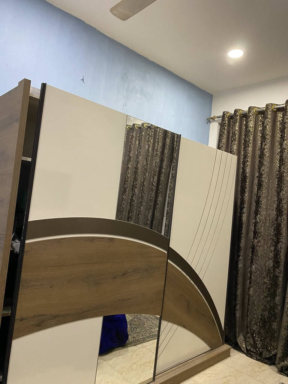 سلام عليكم غرفه تركية للبيع ام المخزن  مكاني بغداد حي العامل سعر 500 وبيها مجال
***********
