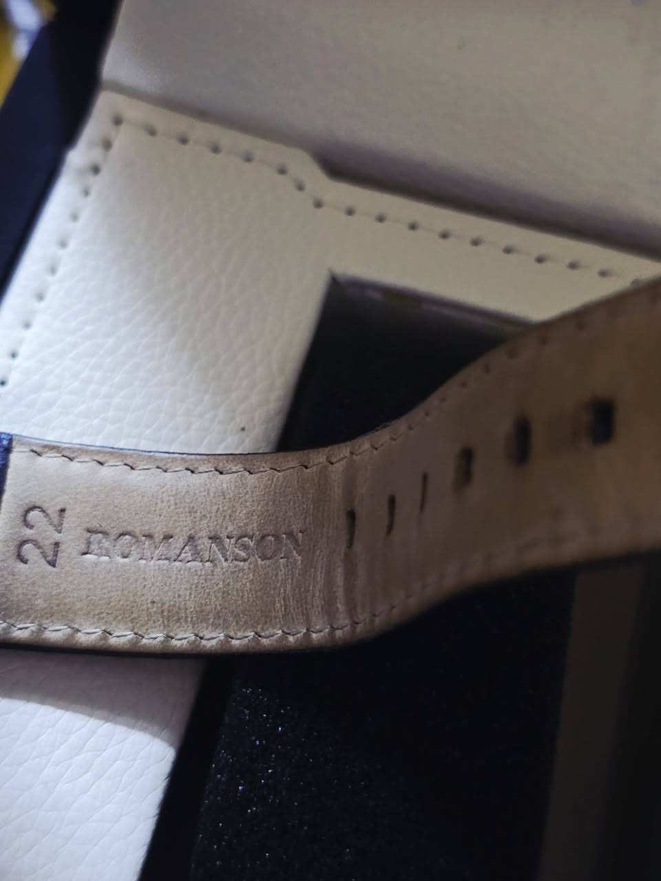 رومانسون 
سويسري اصلي بطارية 
كونوكراف ستوب وتش سناتر شغاله 
سير جلد مستبدل 
نظيفه جدا 
أبعاد ٤٠* ٥٠  بدون المداوس 

١٤٥ دولار 
المكان اربيل 
يوجد توصيل 
@الجميع 
Samer Akeel AlJboory 
https://www.tiktok.com/@samerakeelwatch?_r=1&_t=ZS-92XzzfzgLln


**إذا كنت صاحب هذا الإعلان وتريد حذفه لأي سبب، رجاءا أرسل رسالة إلى الدعم الفني**