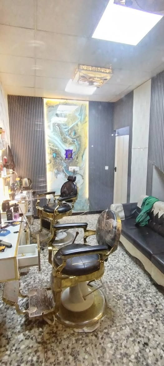 السلام عليكم
بخصوص المحل مو للإيجار
بس الأغراض للبيع كلهن بيعه وحده
رايدهن ب مليونين وبيهن مجال بسيط

للإستفسار
***********
